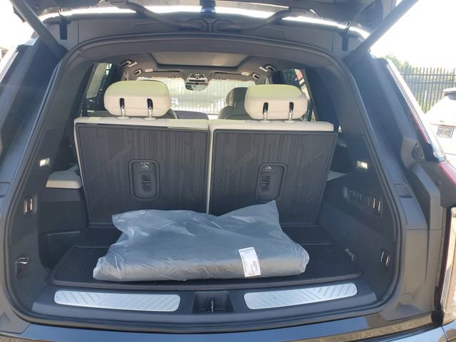 New 2026 Cadillac Vistiq Sport w/ LPO, Floor Liner Package image 25