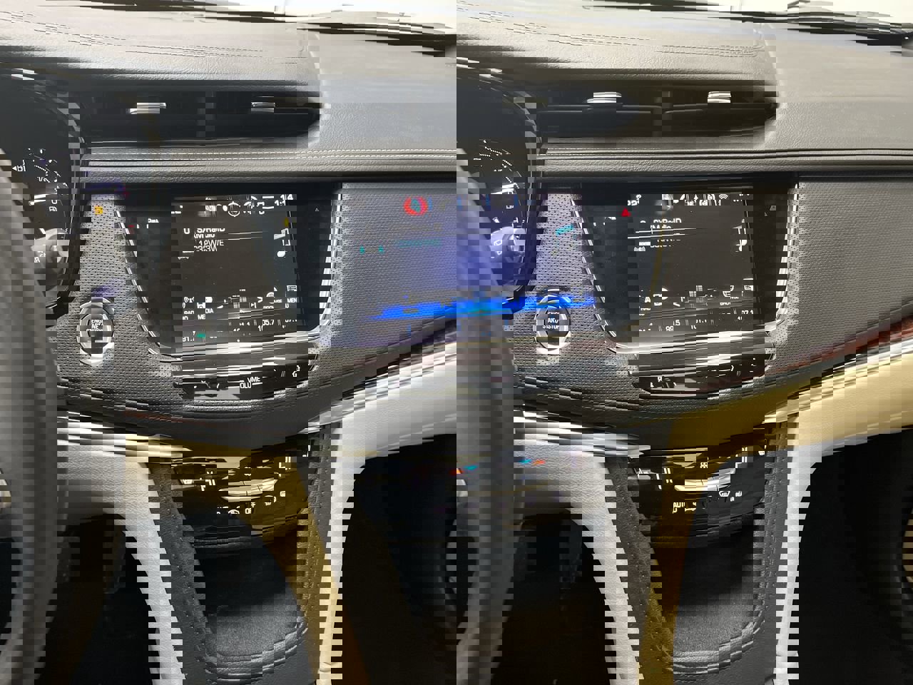 Used 2017 Cadillac XT5 Luxury w/ Driver Awareness Package image 17