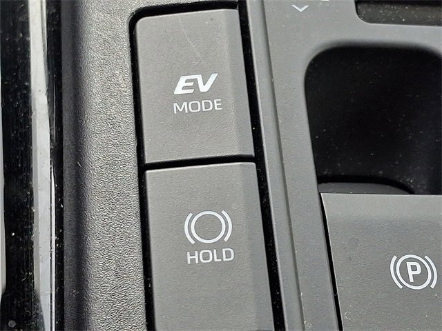 Used 2025 Toyota Prius LE image 24