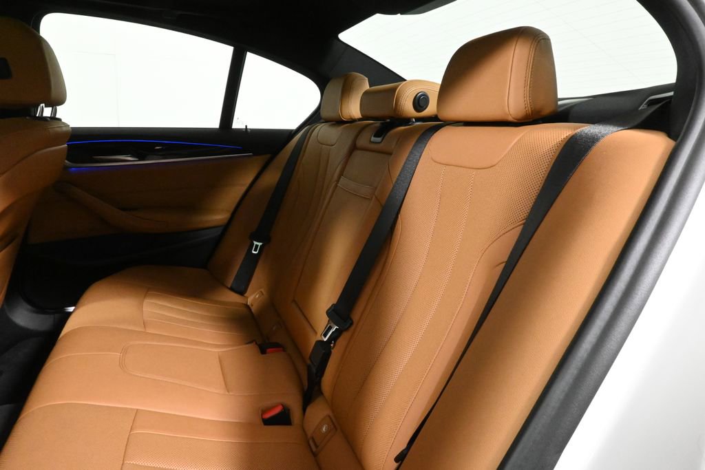 Certified 2022 BMW 530i xDrive w/ Convenience Package image 4