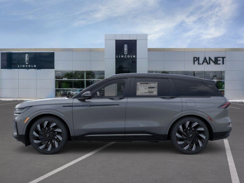 New 2025 Lincoln Nautilus Reserve image 3