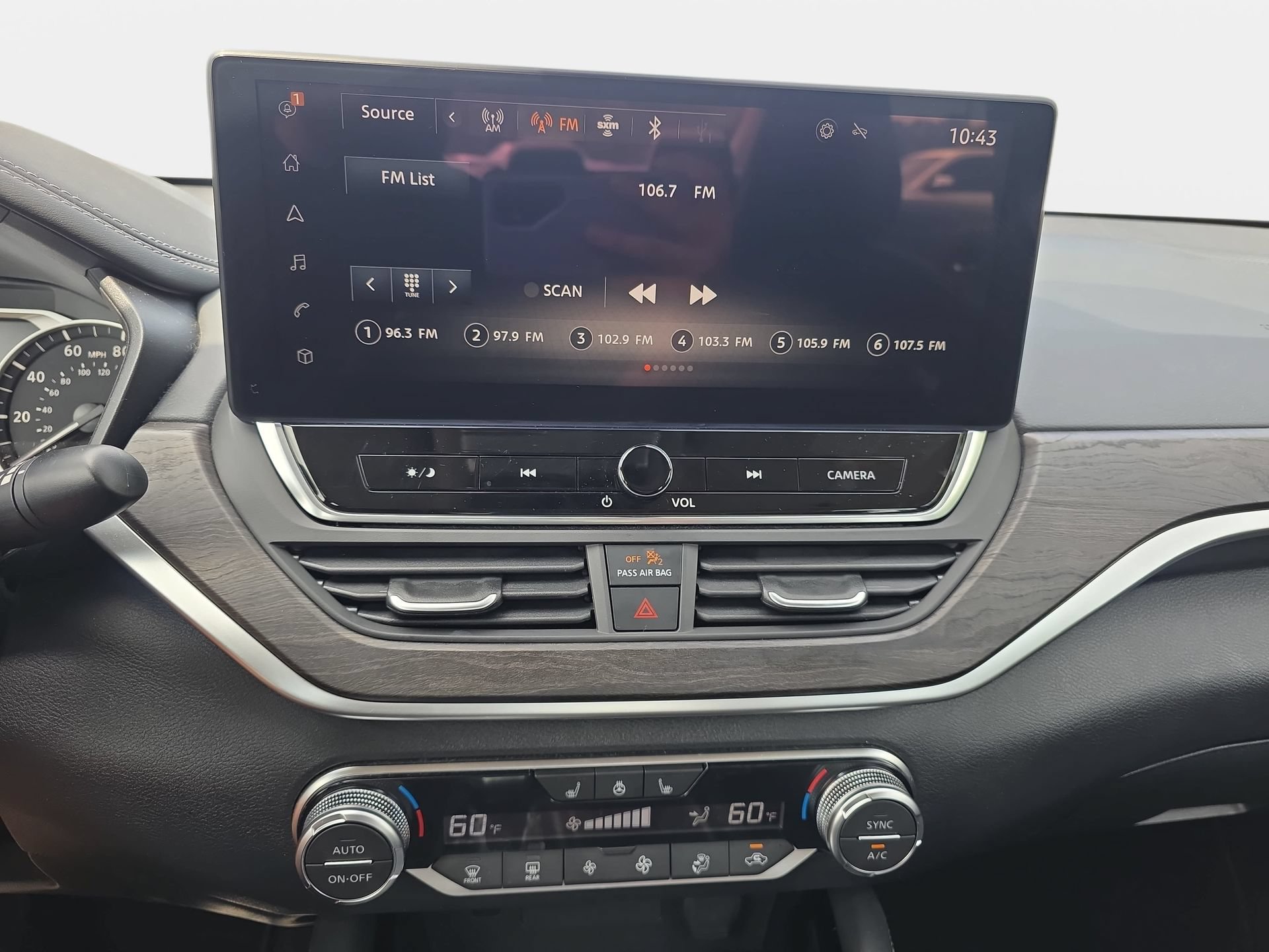 Used 2025 Nissan Altima 2.5 SL FWD image 19