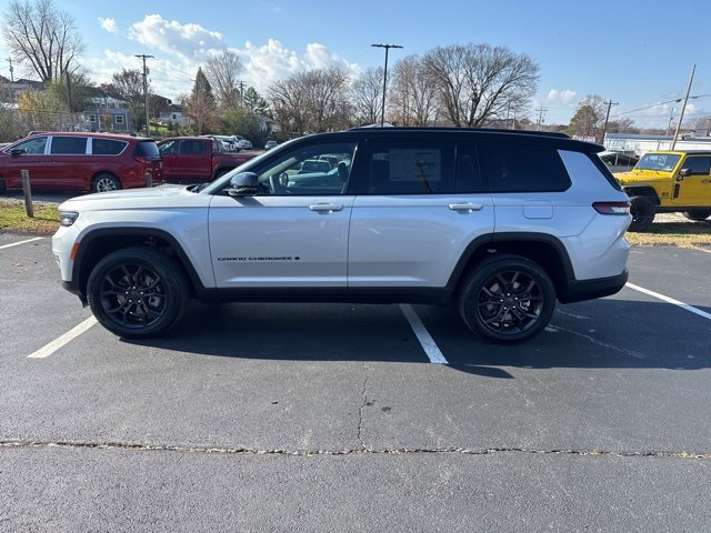 New 2025 Jeep Grand Cherokee L Limited w/ Trailer Tow Package image 4