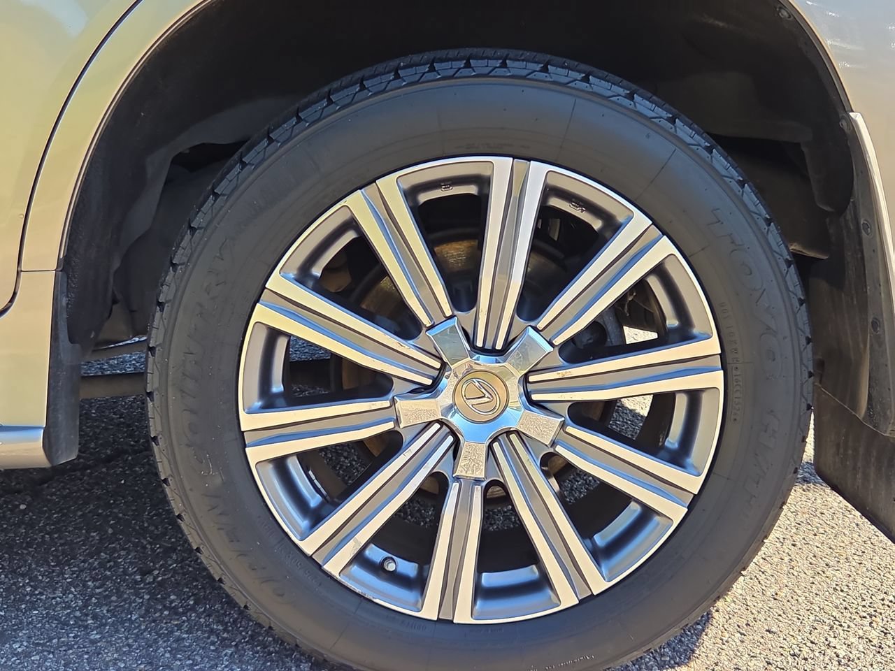 Used 2017 Lexus LX 570 4WD w/ Luxury Package image 34