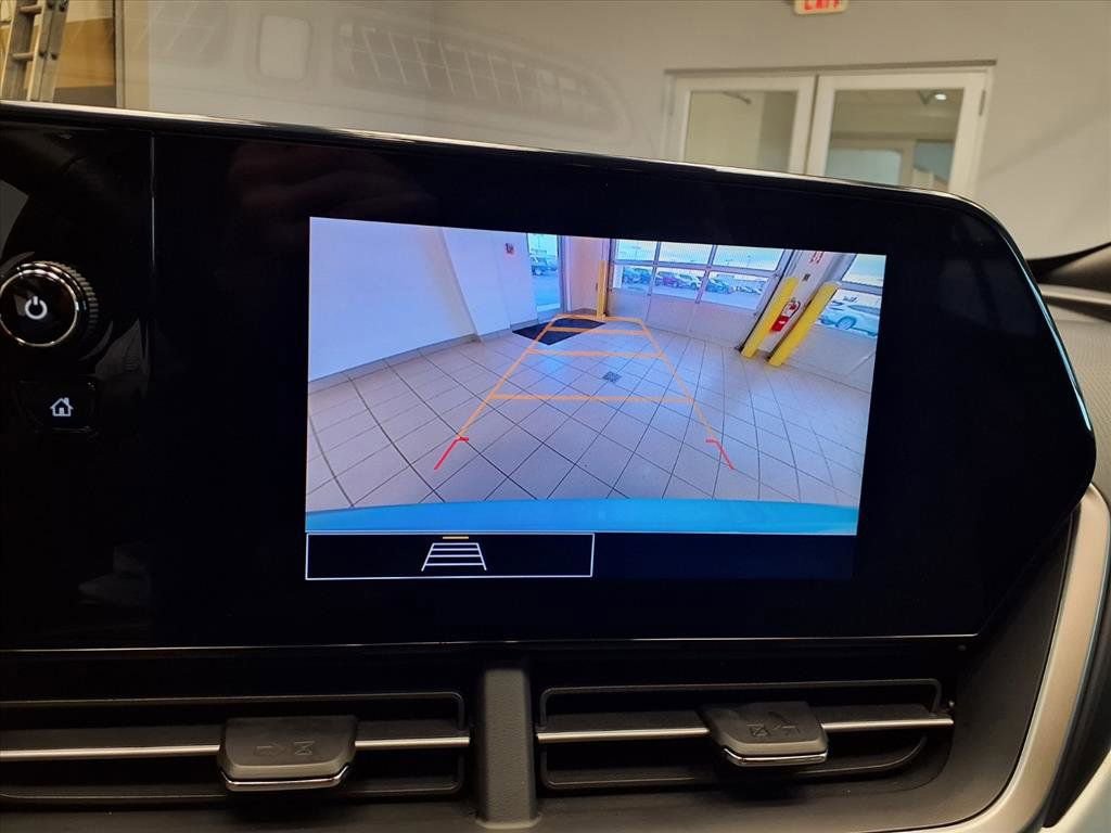 Used 2025 Chevrolet Trax RS w/ Driver Confidence Package image 15