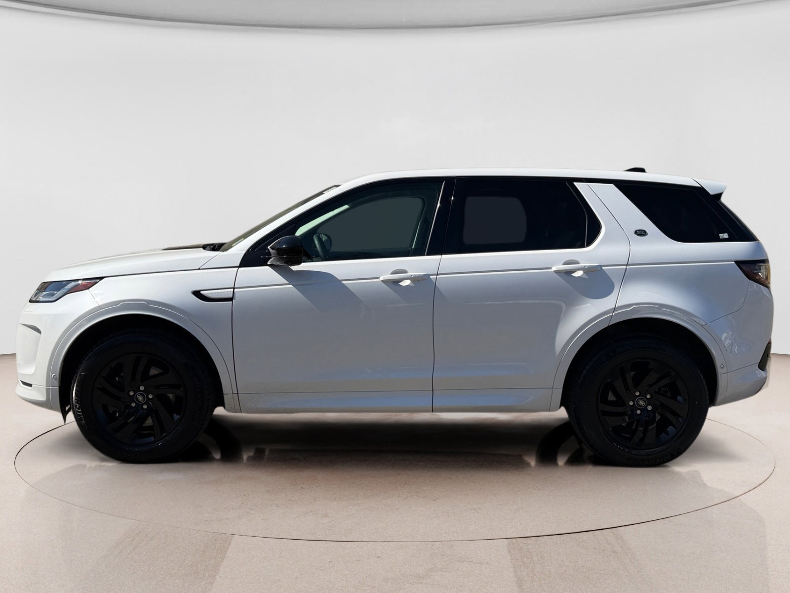 Used 2024 Land Rover Discovery Sport S image 2