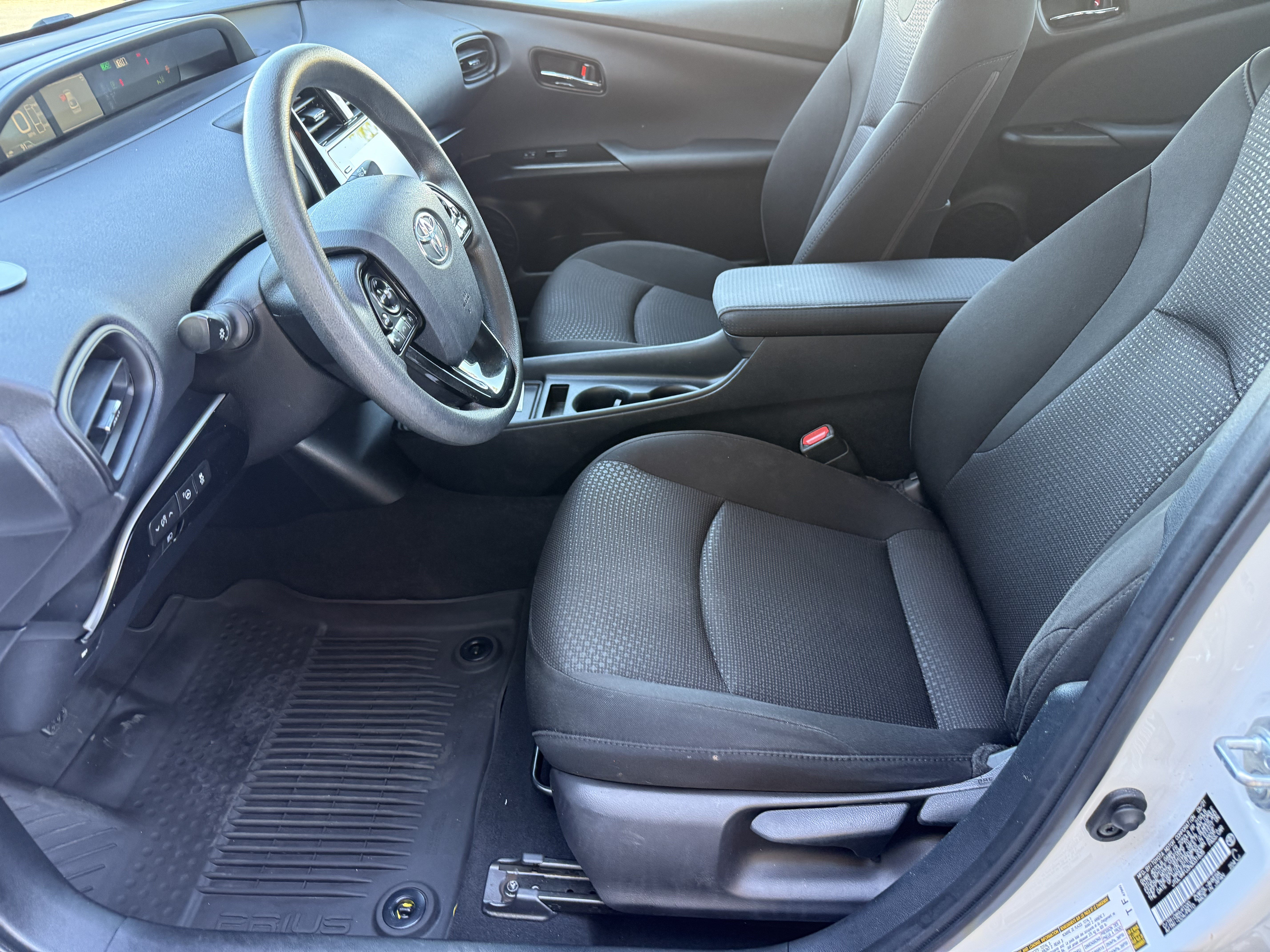 Used 2022 Toyota Prius LE AWD/4WD image 11