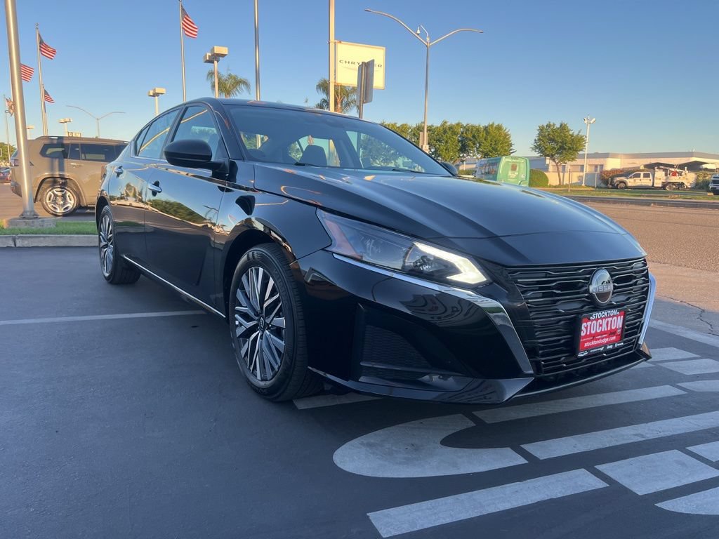 Used 2025 Nissan Altima 2.5 SV FWD image 6