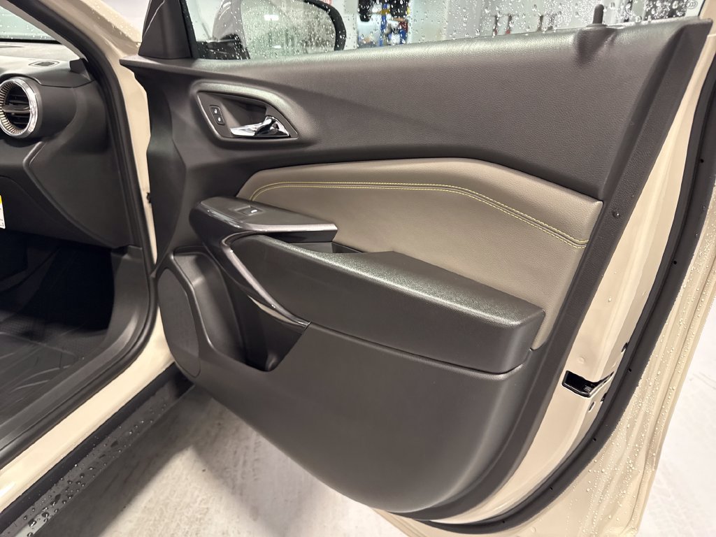 New 2026 Chevrolet Trax ACTIV w/ Sunroof Package FWD image 32
