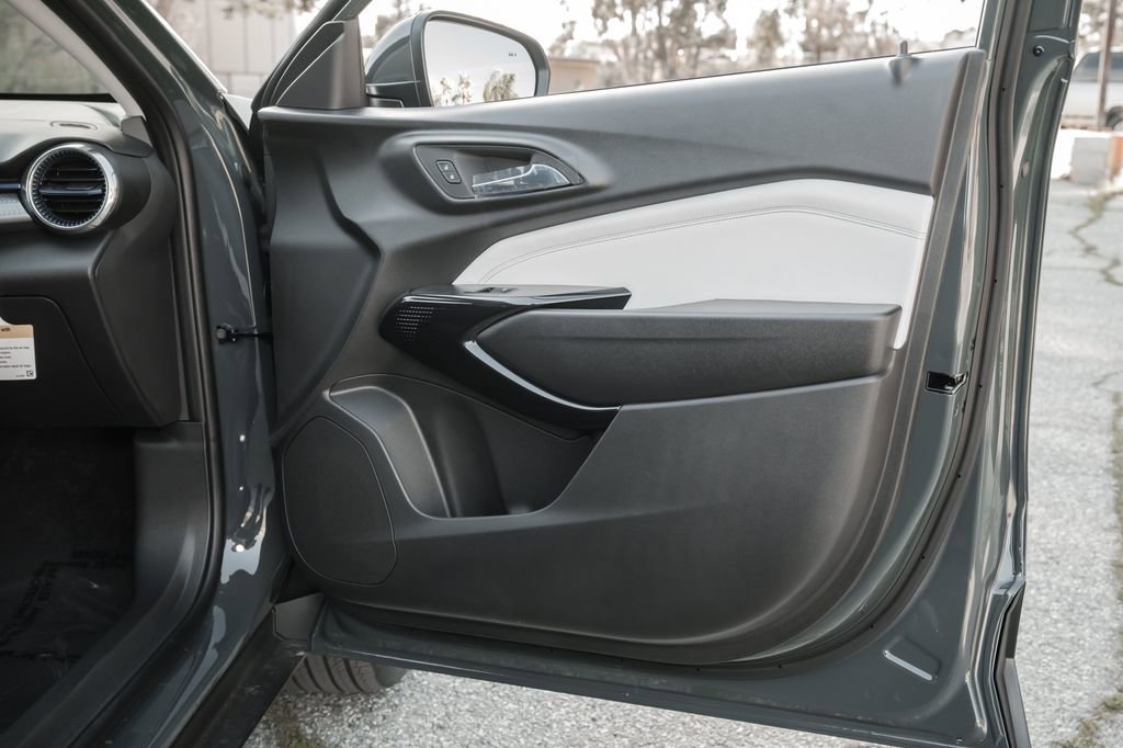 New 2026 Chevrolet Trax LT w/ Driver Confidence Package FWD image 36