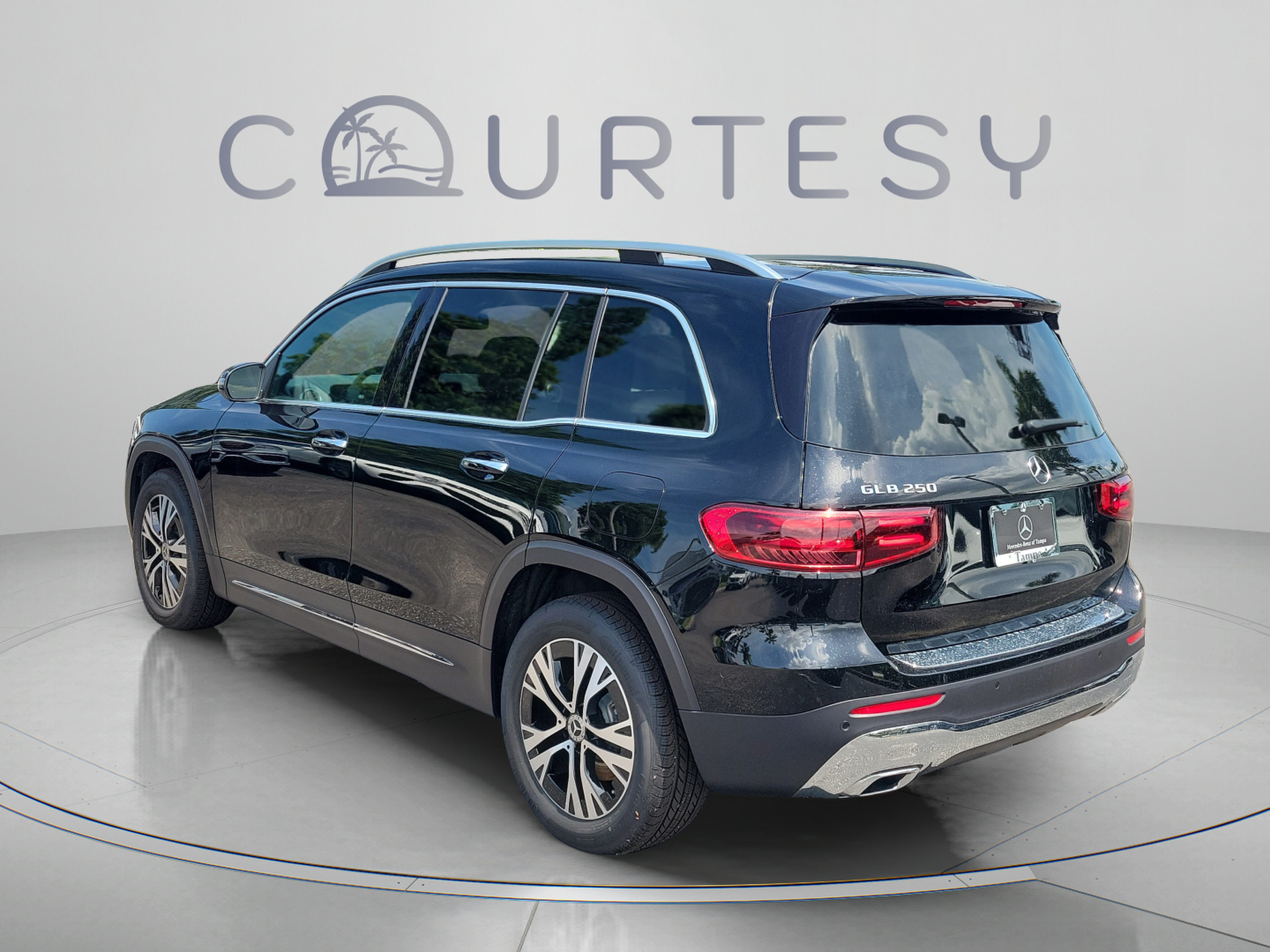Certified 2026 Mercedes-Benz GLB 250 image 2