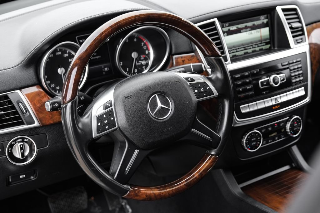 Used 2015 Mercedes-Benz GL 550 4MATIC image 13
