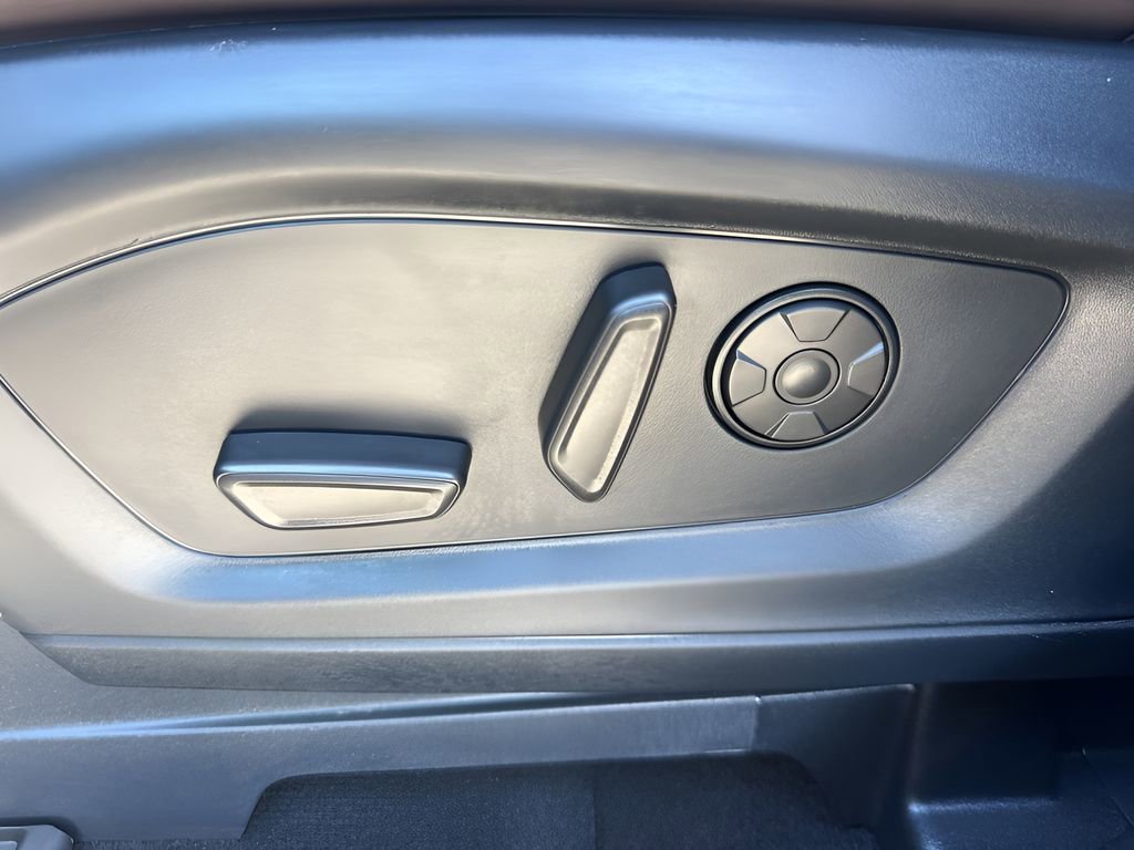 Used 2025 Ford Explorer Platinum image 10