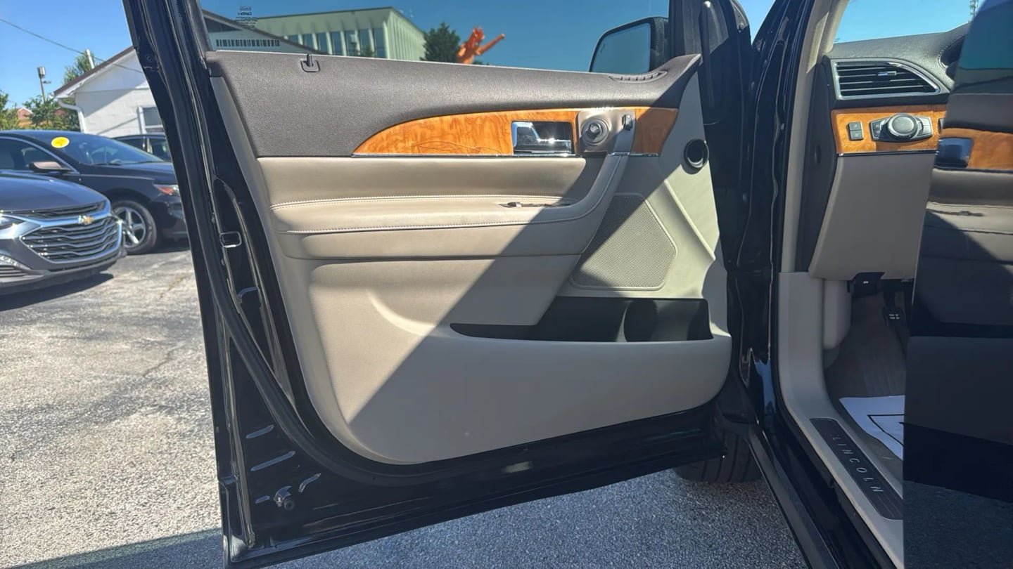 Used 2012 Lincoln MKX FWD w/ Wood Pkg image 9