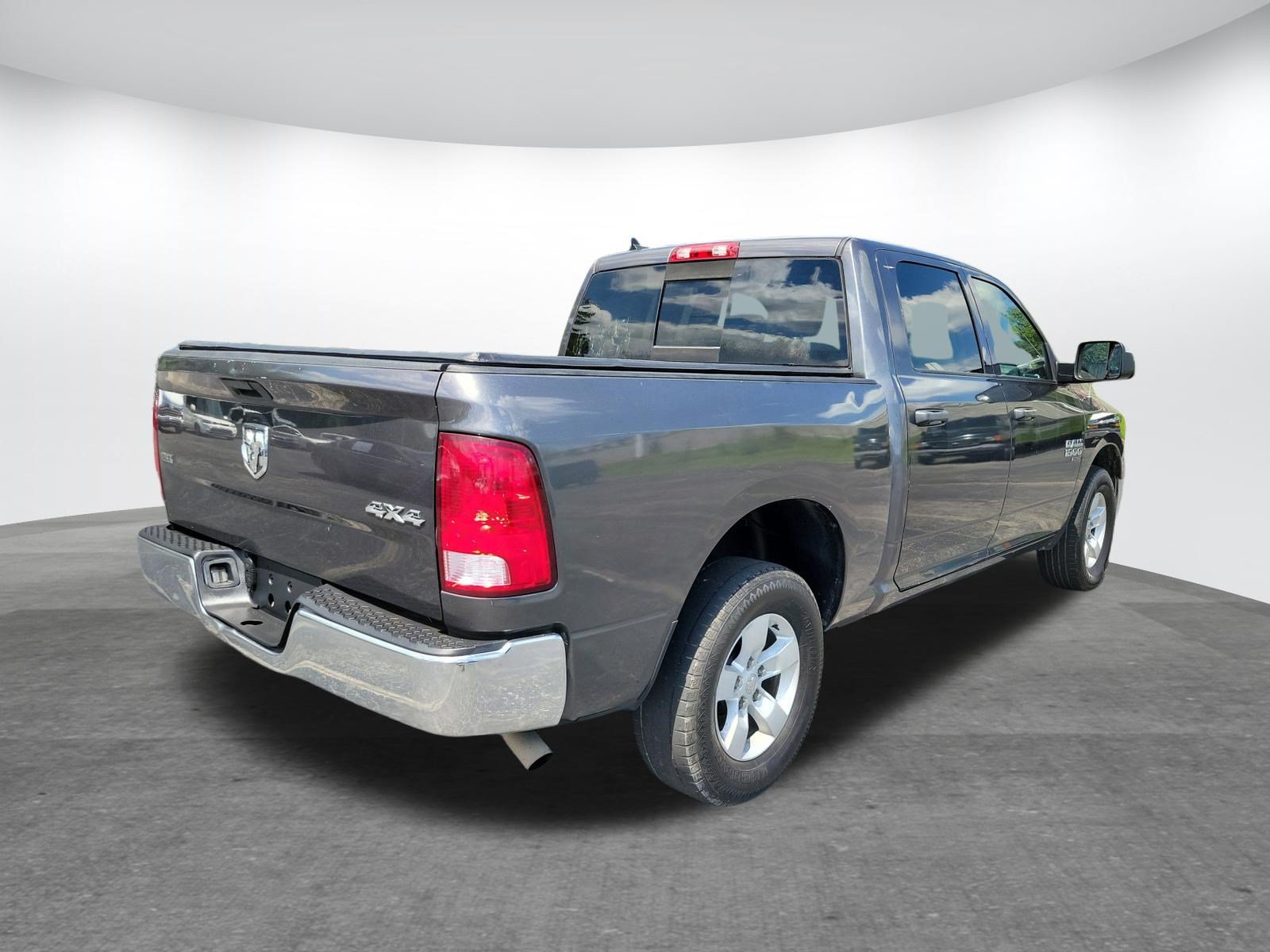 Used 2022 RAM 1500 Classic SLT w/ Electronics Group AWD/4WD image 18