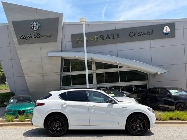 Used 2023 Alfa Romeo Stelvio Veloce AWD/4WD image 4