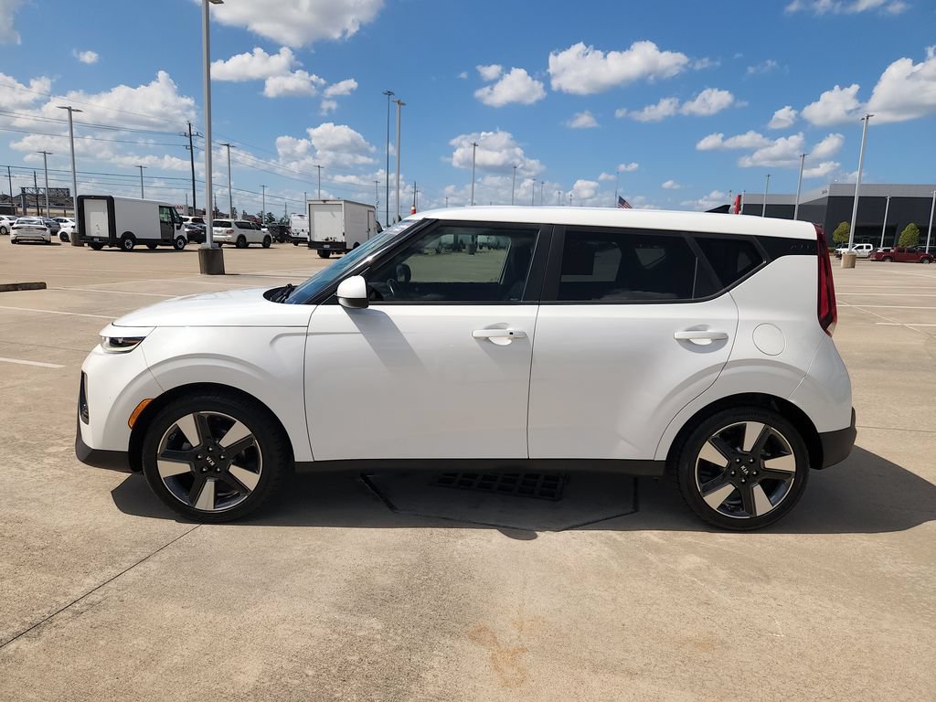 Used 2020 Kia Soul EX w/ Option Group 015 FWD image 16