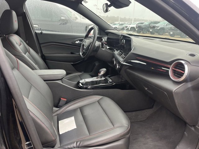 Used 2025 Chevrolet Trax RS w/ Driver Confidence Package image 14