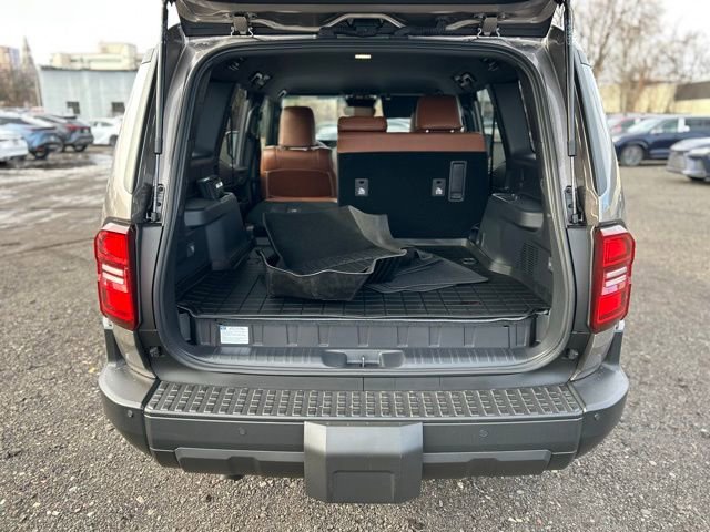 Used 2025 Toyota Land Cruiser image 10