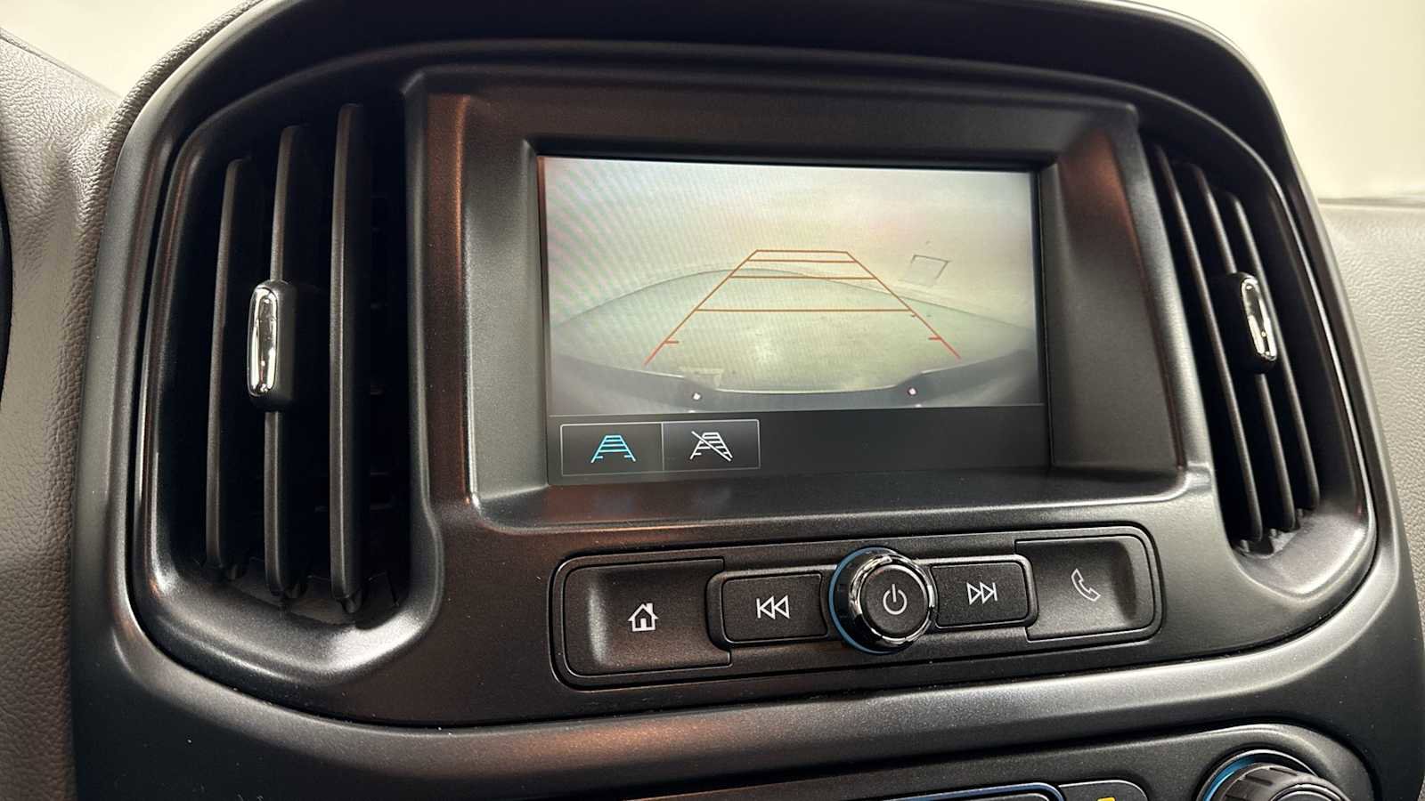 Used 2018 GMC Canyon 2WD Ext Cab 128.3 w/ Convenience Package image 19