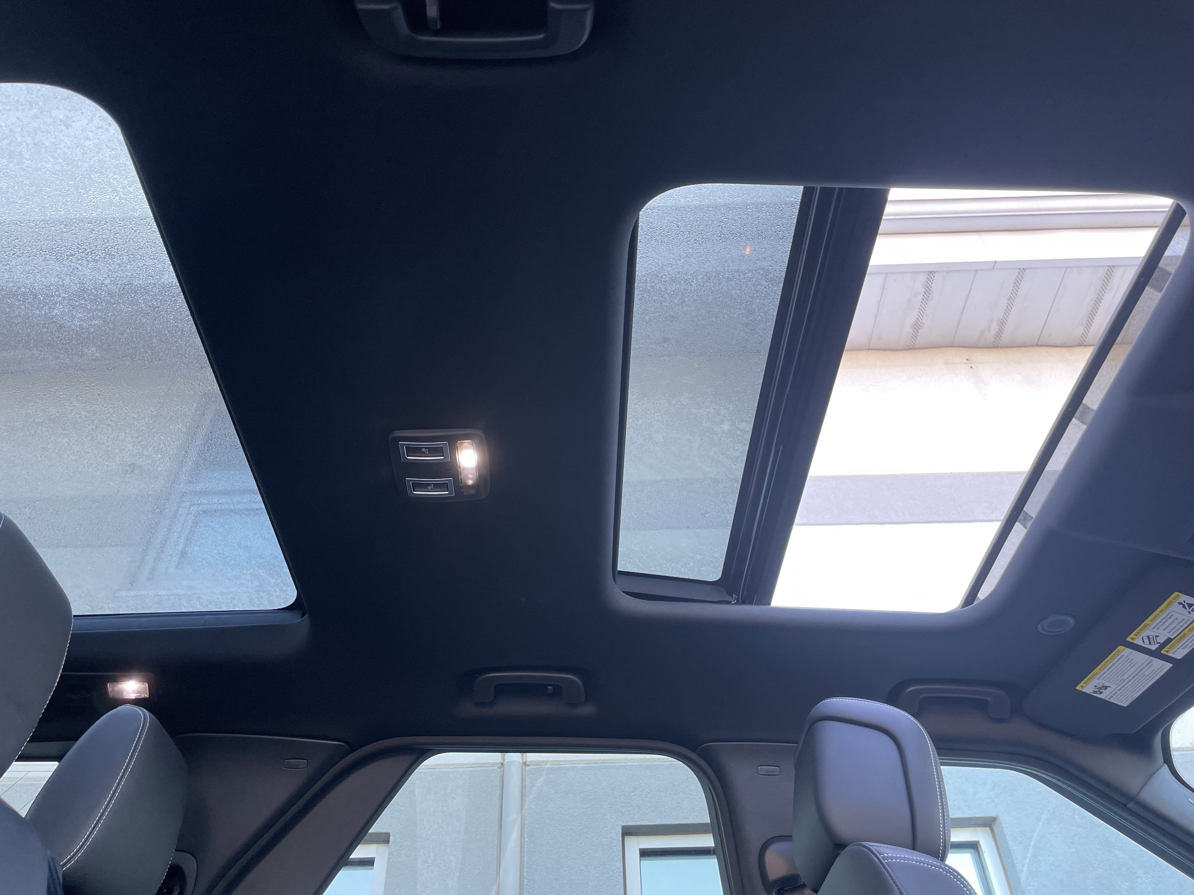 Certified 2024 Land Rover Discovery Dynamic SE image 17