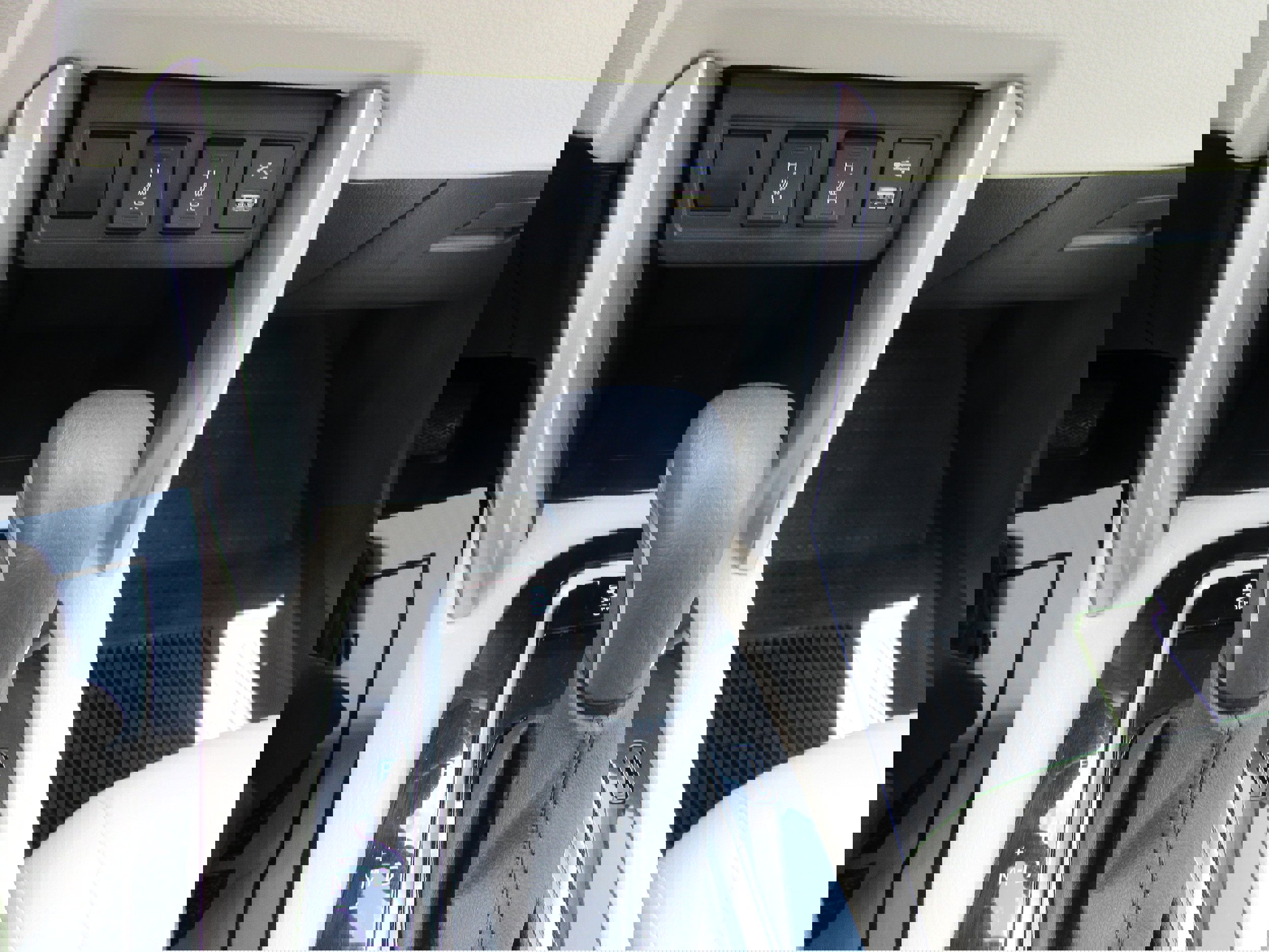 Used 2022 Toyota Corolla Cross XLE image 27