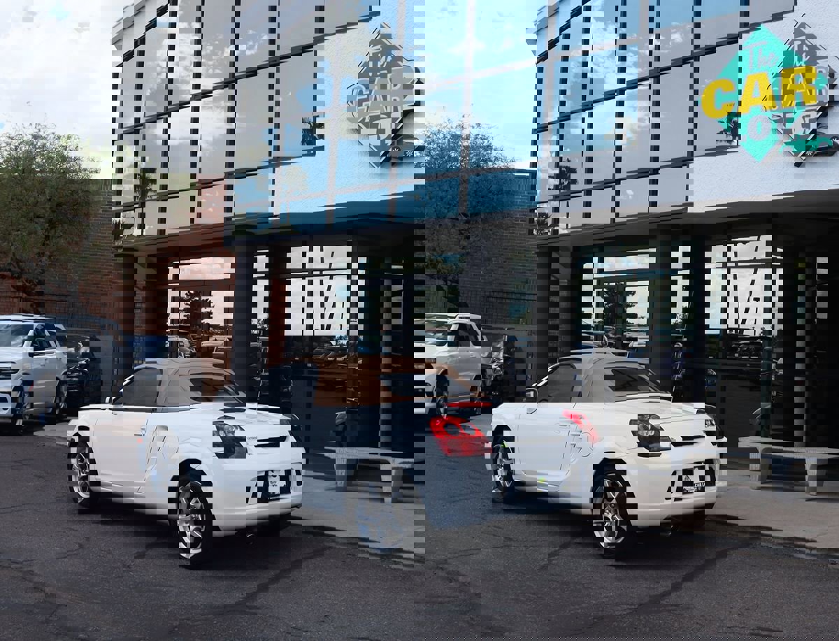 Used 2004 Toyota MR2 image 9