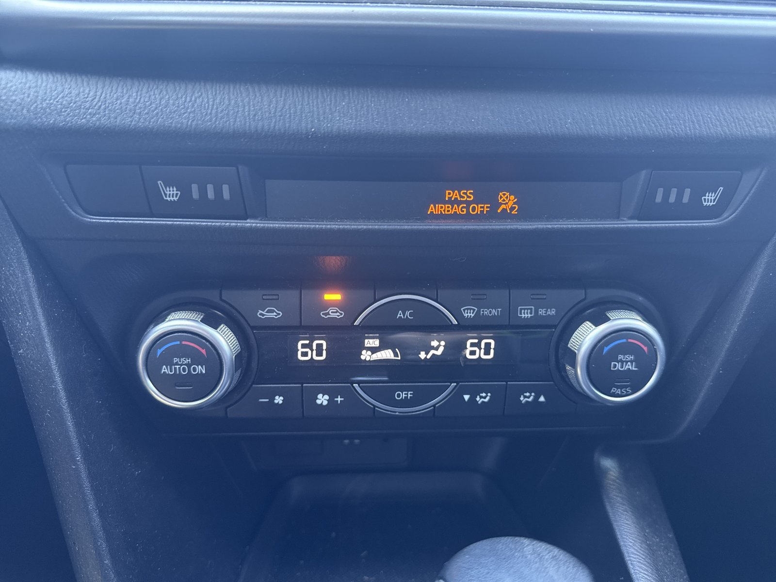 Used 2018 MAZDA MAZDA3 Touring FWD image 21