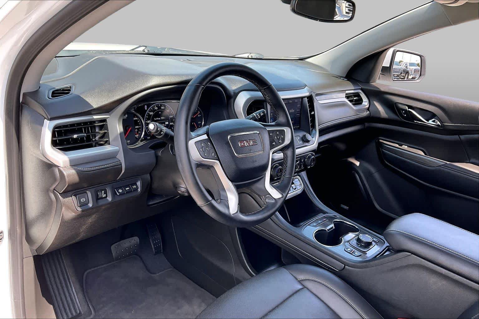 Used 2023 GMC Acadia SLT w/ Technology Package FWD image 17