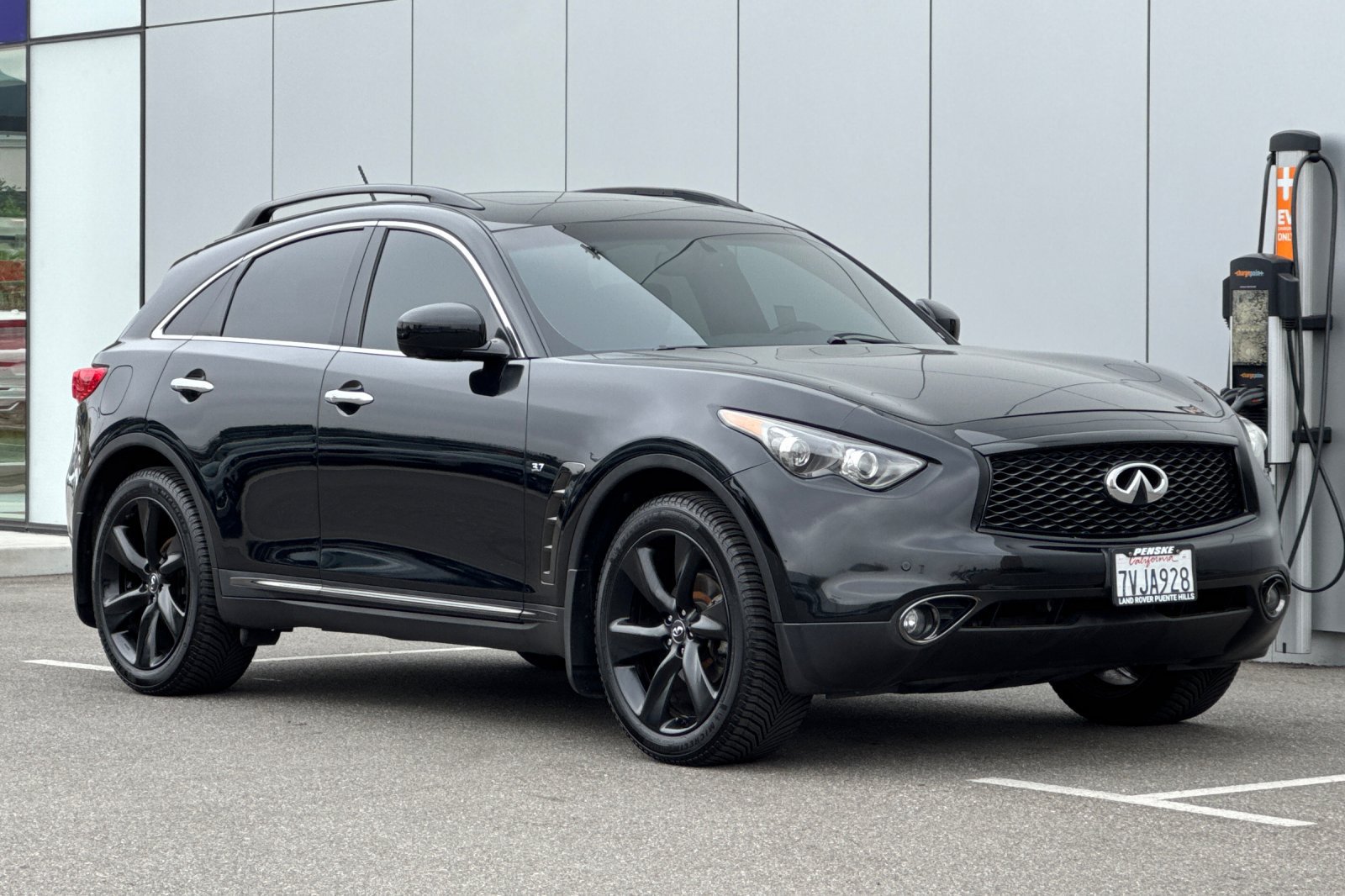 Used 2017 INFINITI QX70 2WD w/ Premium Package image 7
