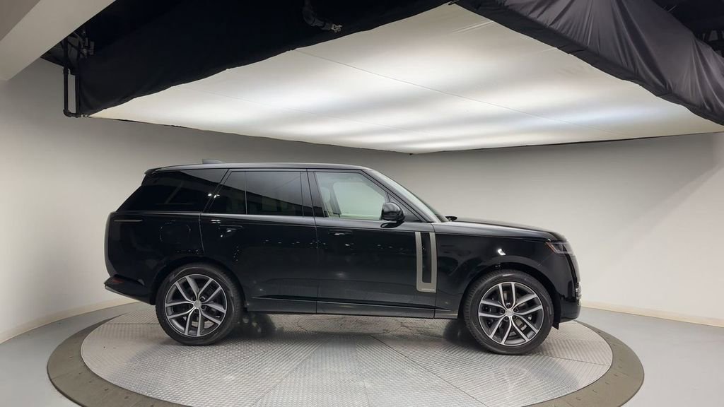 Certified 2025 Land Rover Range Rover Autobiography image 9