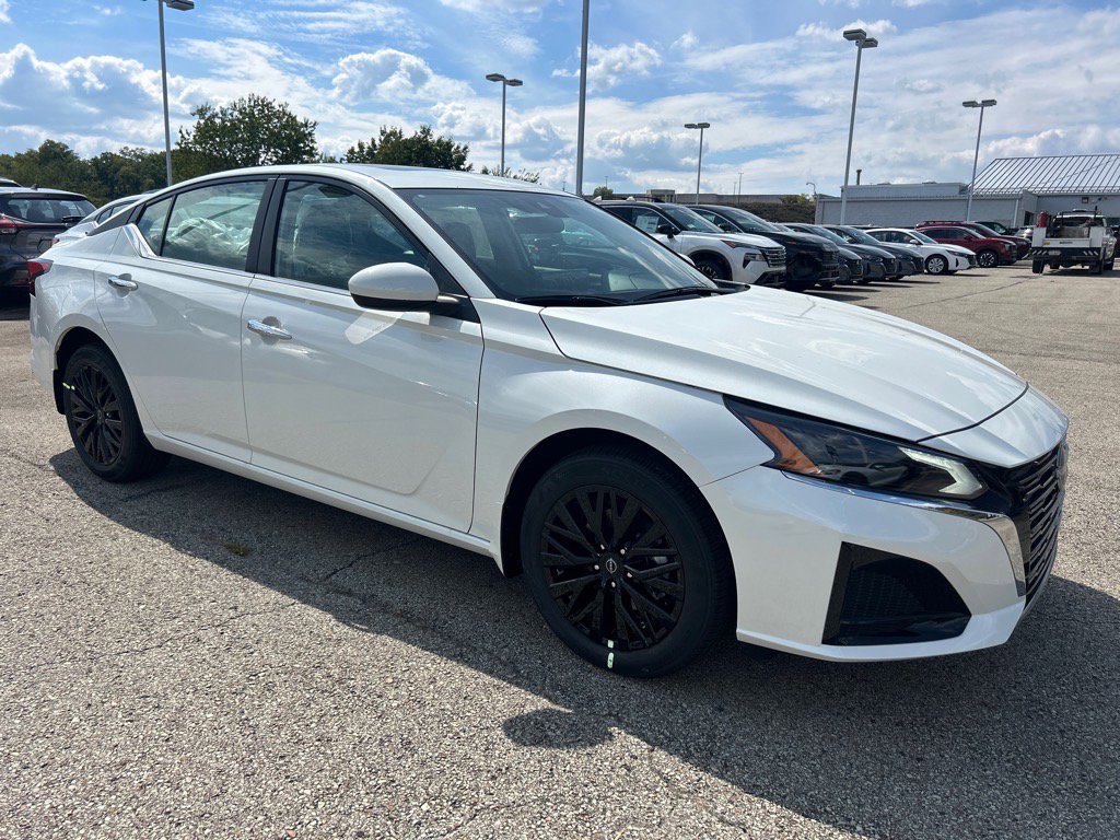 New 2025 Nissan Altima 2.5 SV w/ SV Special Edition Package AWD/4WD image 1