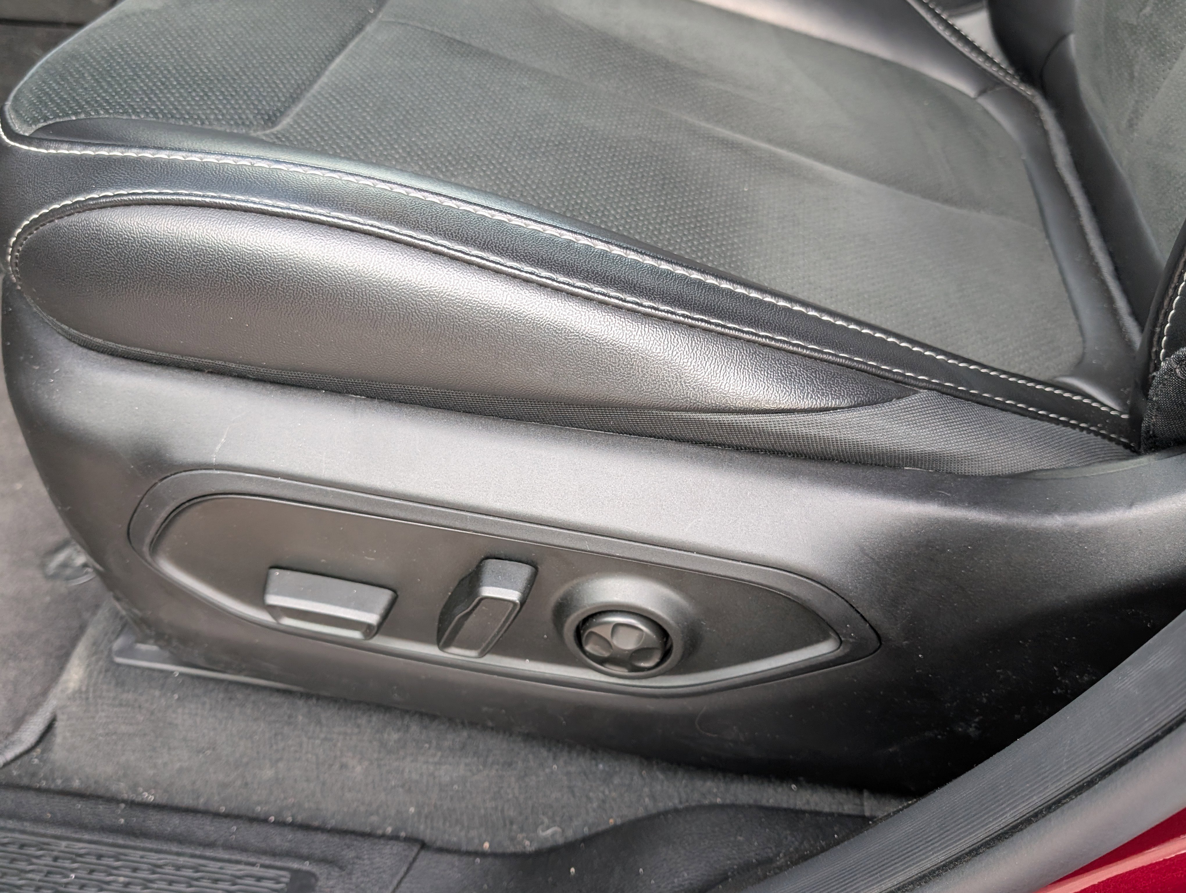 New 2026 Jeep Grand Cherokee Altitude image 17