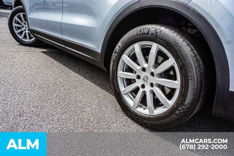 Used 2023 Porsche Cayenne AWD/4WD image 15