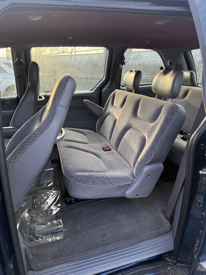 Used 2000 Plymouth Voyager FWD image 12