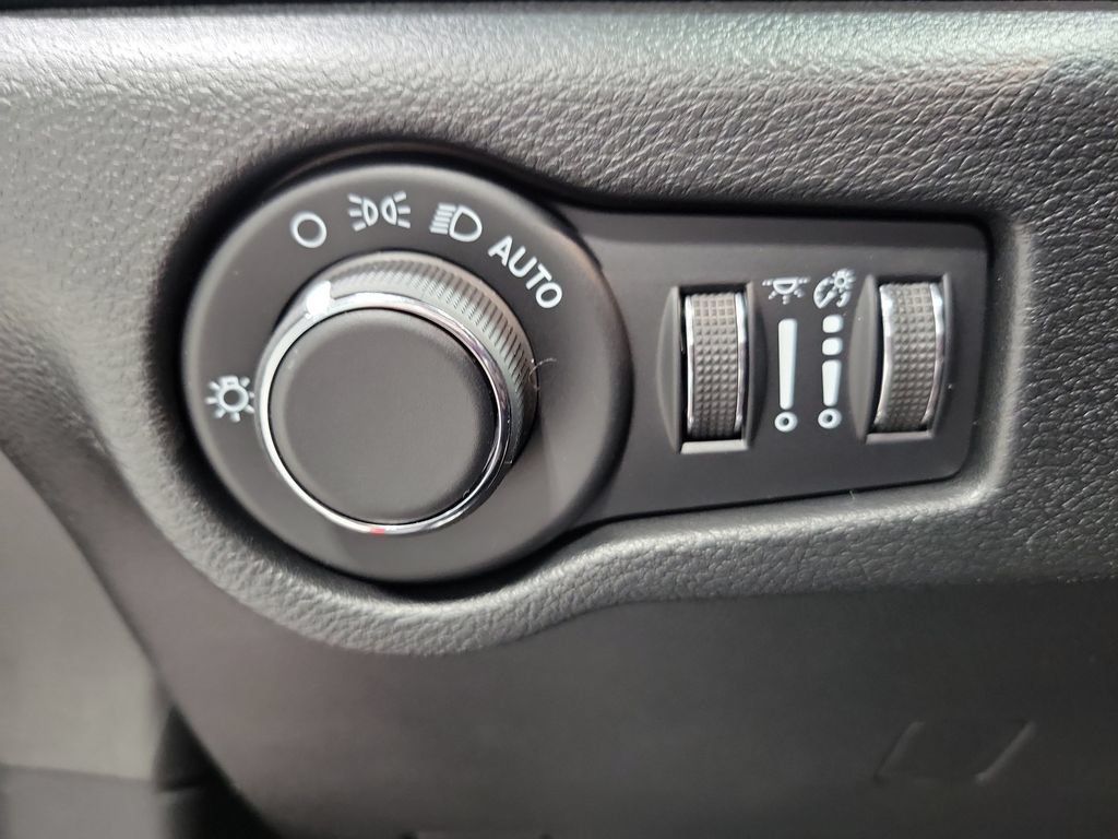 New 2027 Chrysler Pacifica Select AWD/4WD image 26