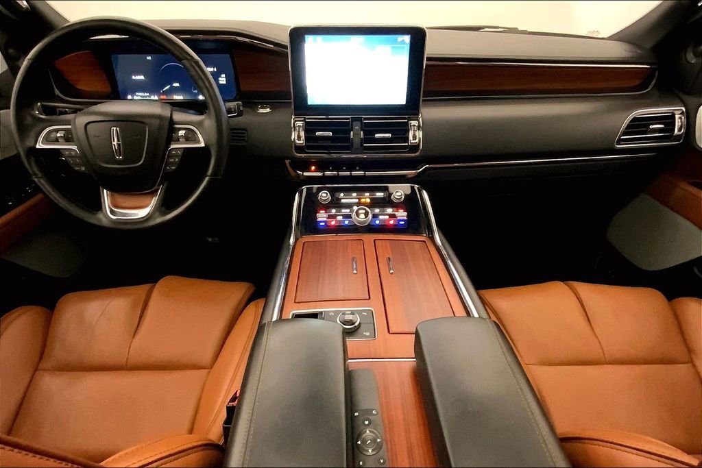Used 2018 Lincoln Navigator Reserve w/ Technology Package AWD/4WD image 16