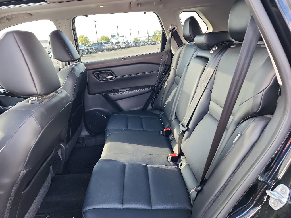 Used 2022 Nissan Rogue SV w/ SV Premium Package image 11