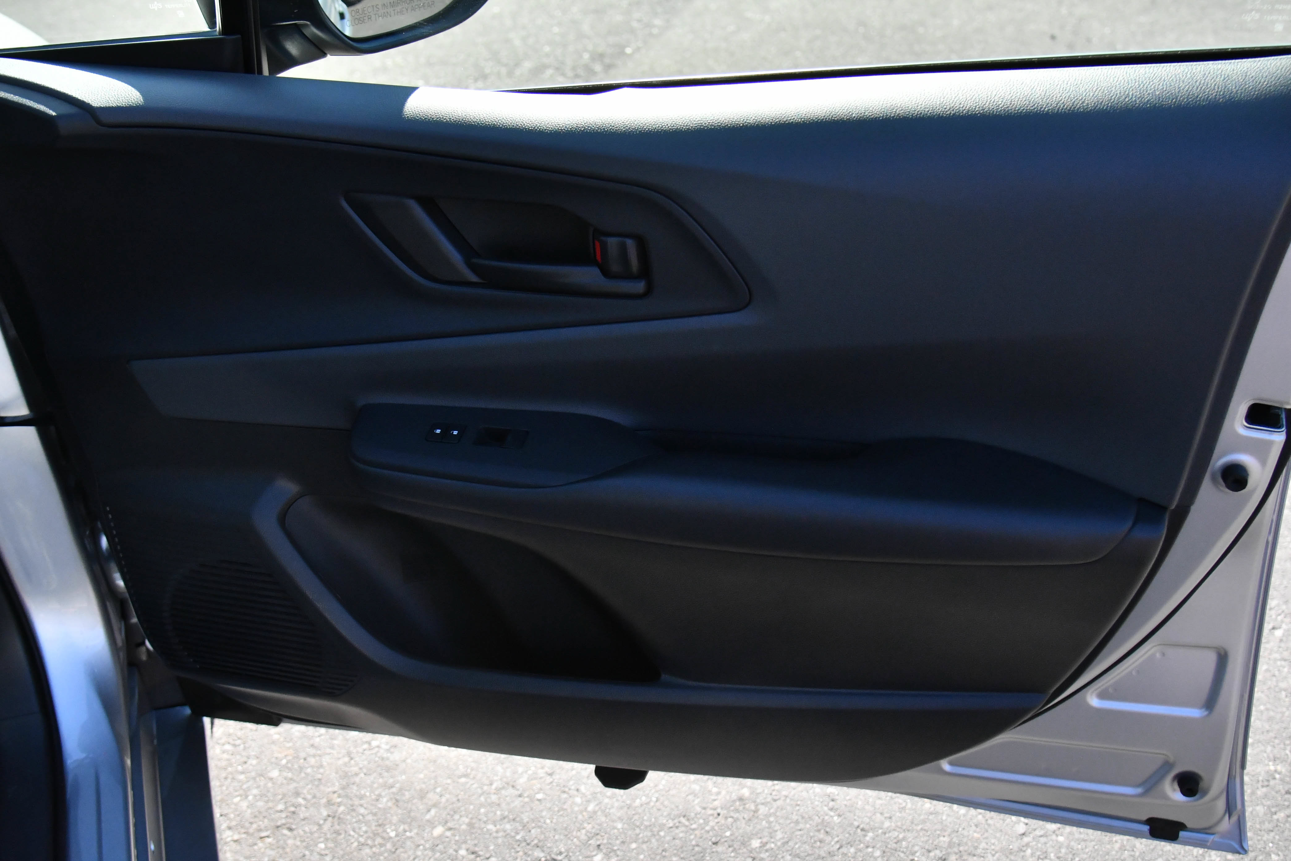 Used 2024 Toyota Prius LE FWD image 41