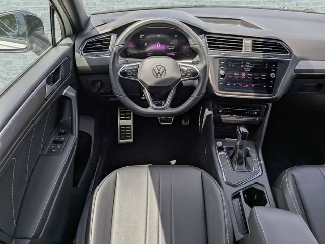 Certified 2023 Volkswagen Tiguan SE R-Line FWD image 17