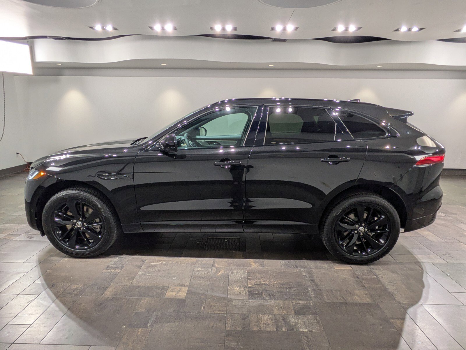 New 2026 Jaguar F-PACE R-Dynamic S AWD/4WD image 3