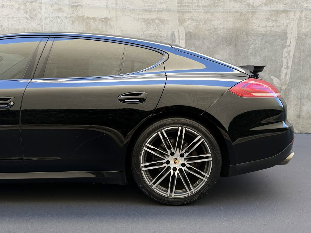 Used 2015 Porsche Panamera image 10