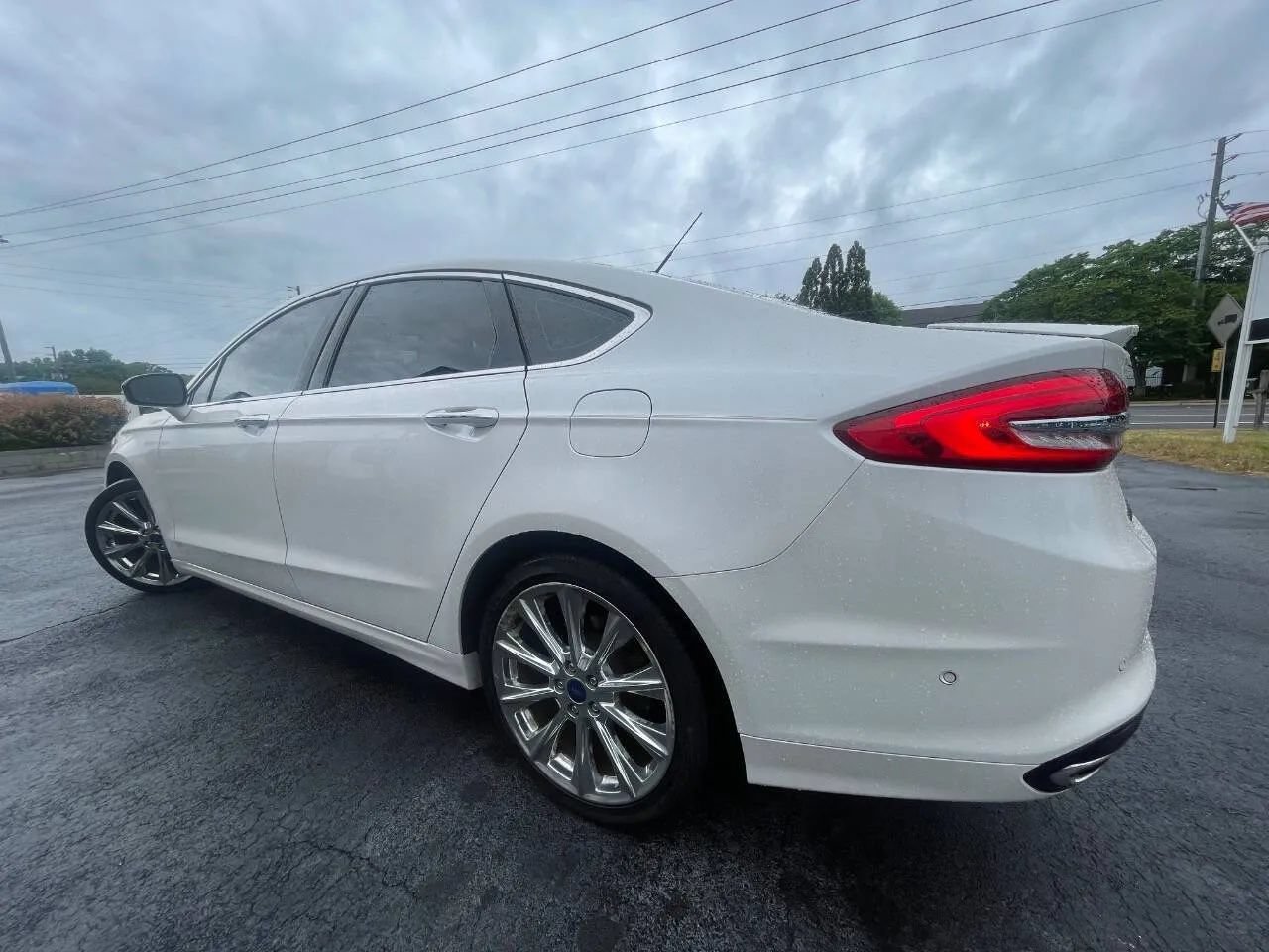 Used 2017 Ford Fusion Platinum FWD image 6