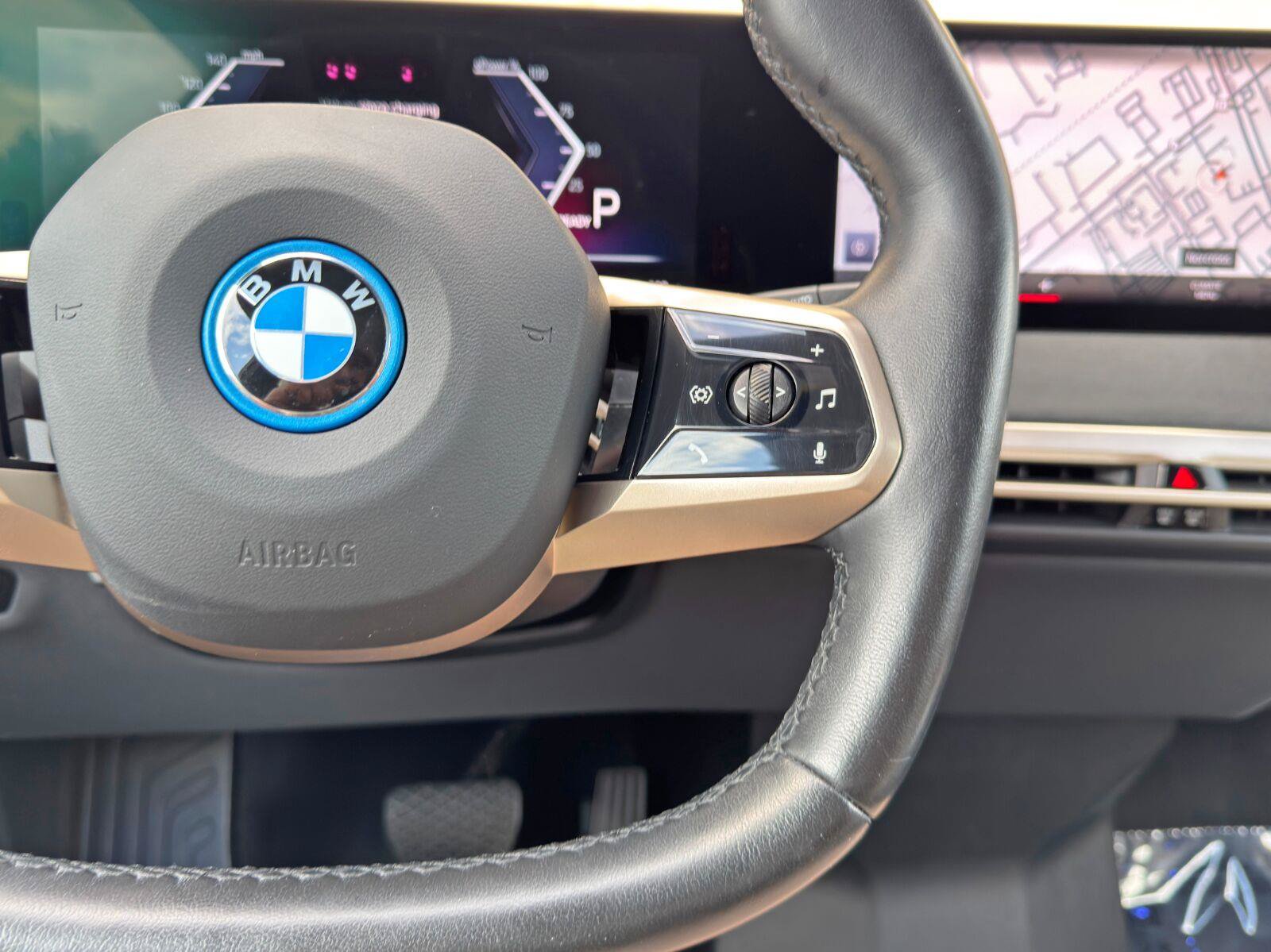 Used 2022 BMW iX xDrive50 w/ Sport Package AWD/4WD image 21