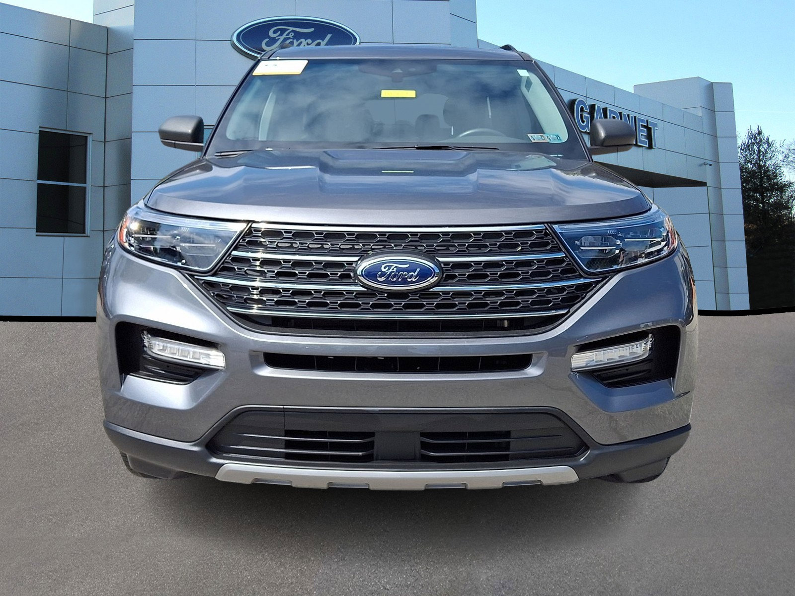 Certified 2023 Ford Explorer XLT w/ Equipment Group 202A AWD/4WD image 3