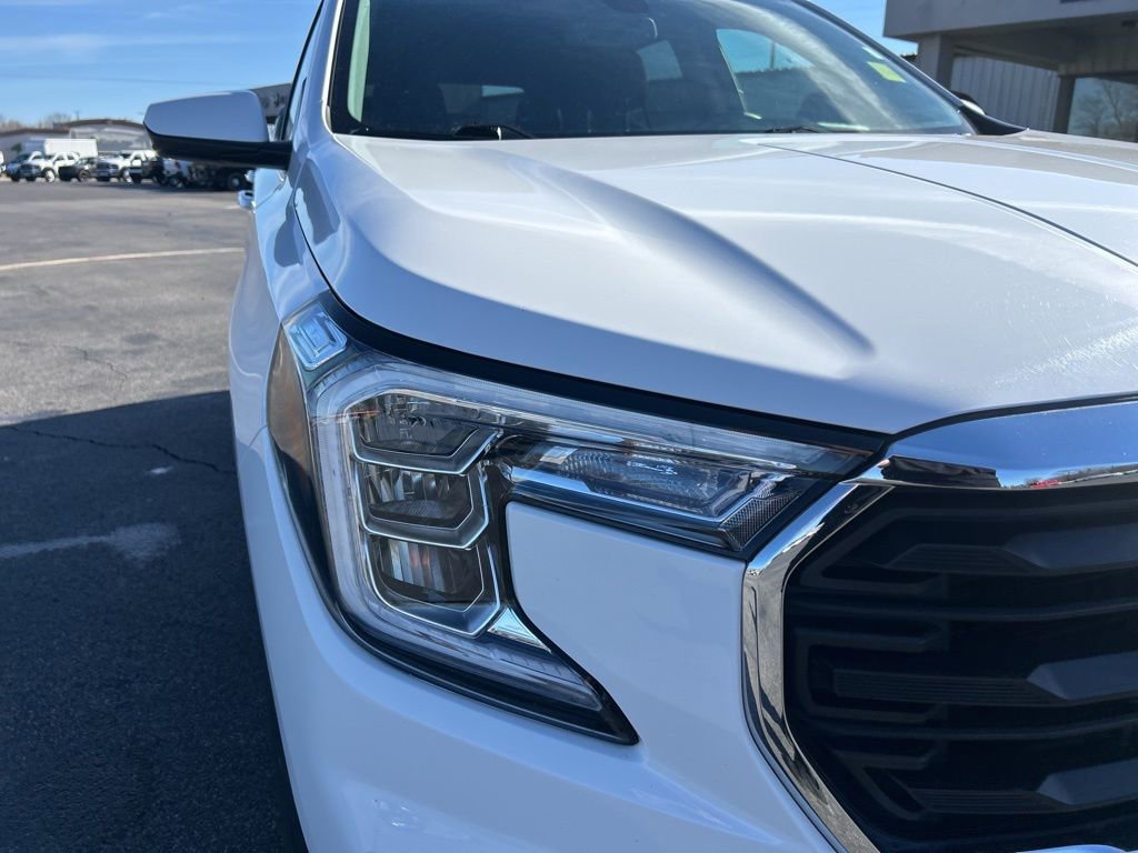 Used 2024 GMC Terrain SLE image 33