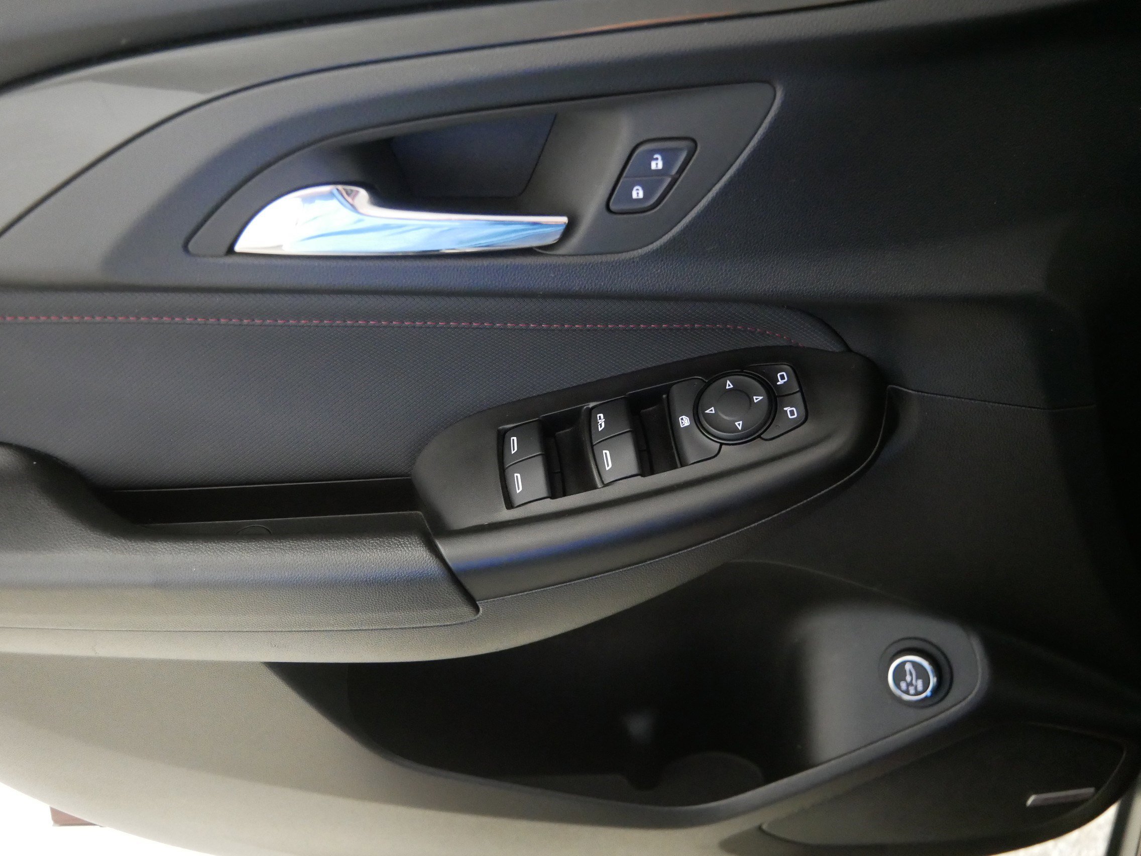 Certified 2023 Chevrolet TrailBlazer RS w/ Sun and Liftgate Package image 19