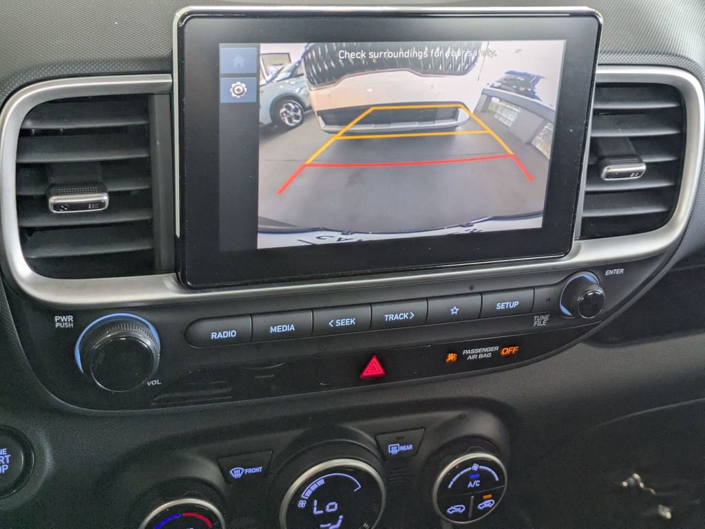 Used 2025 Hyundai Venue SEL FWD image 17