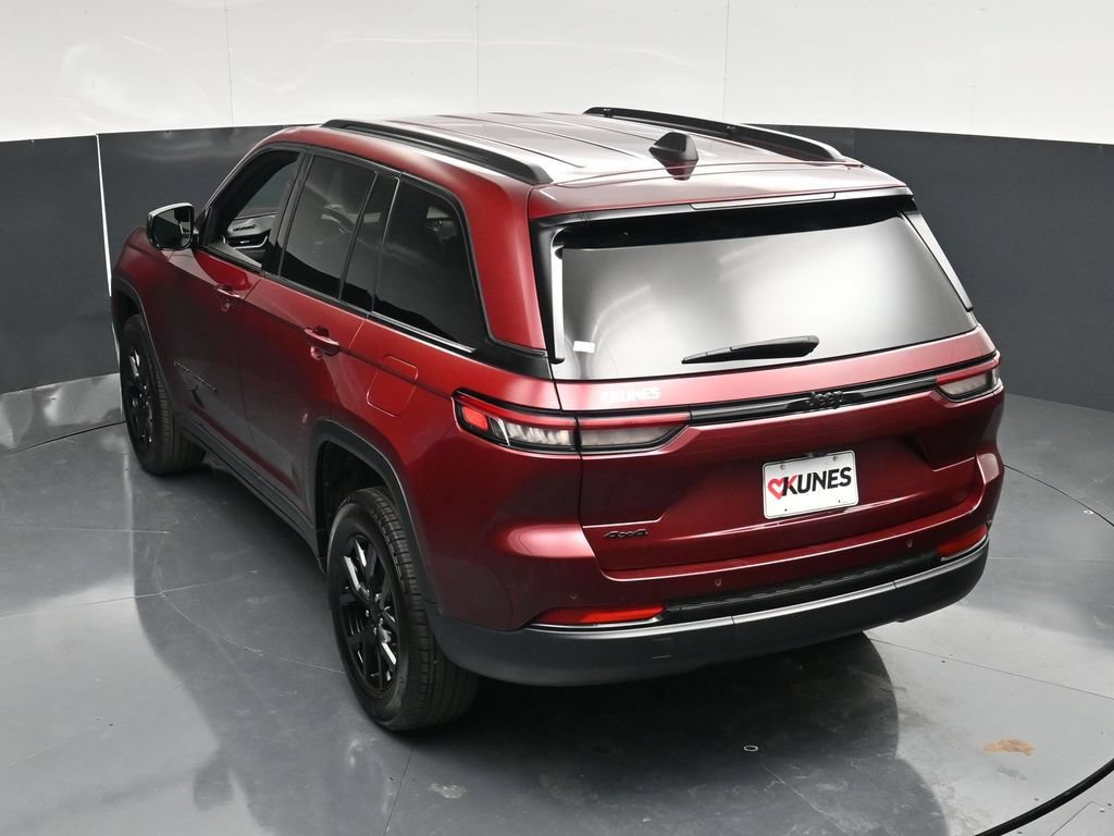 Used 2025 Jeep Grand Cherokee Altitude AWD/4WD image 49