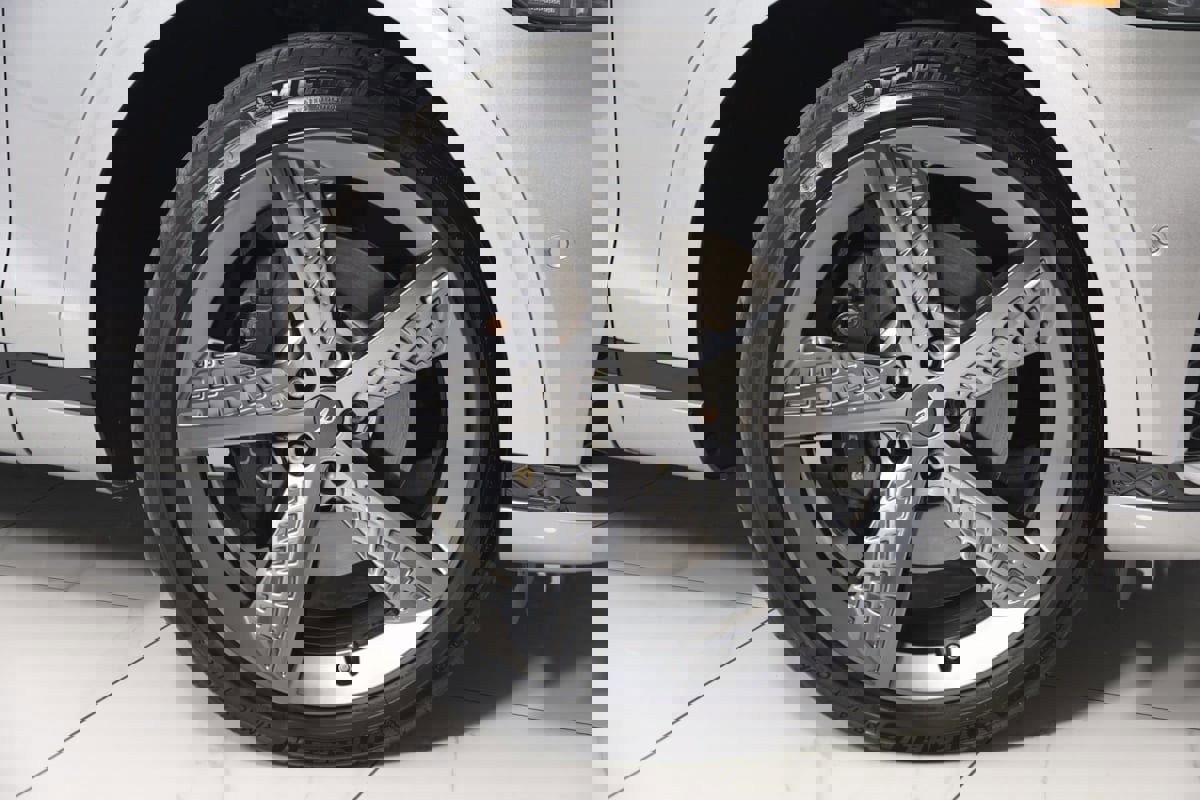 Used 2023 Genesis GV70 2.5T w/ Sport Prestige Package image 17